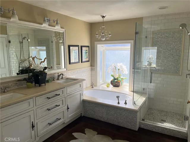 Primary Bedroom Bath/dressing area