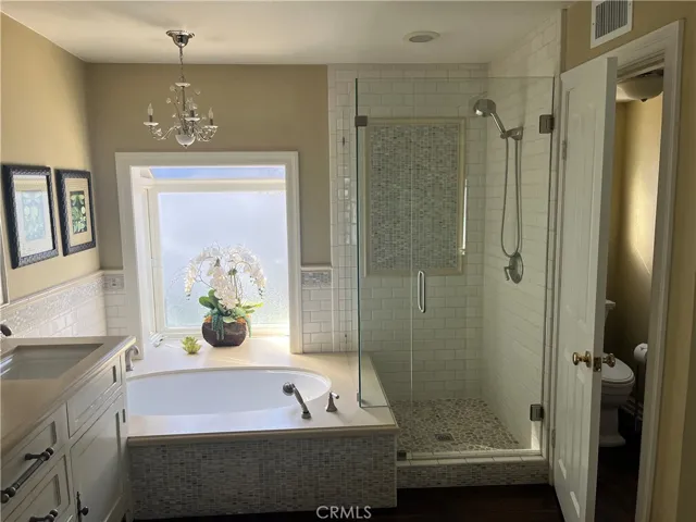 Primary Bedroom Bath/dressing area