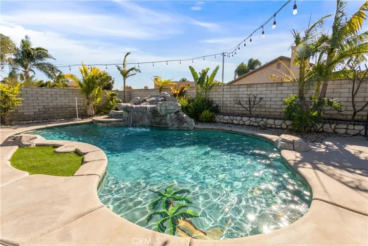 6821 Meadowlark Lane, Chino, California 91710