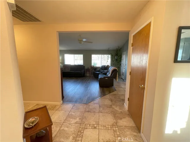 Entry way to Livingroom