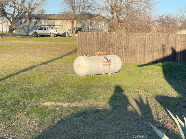 Gas tank