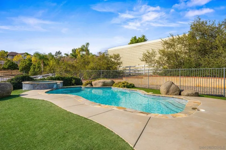 2524 Camino De Los Aves, Alpine, California 91901