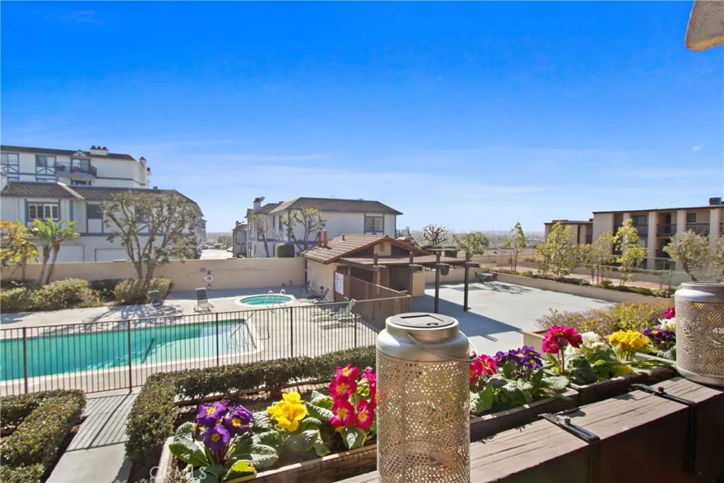 1460 E Willow Street 202, Signal Hill, California 90755, 2 Bedrooms Bedrooms, ,2 BathroomsBathrooms,Residential,For Sale,Willow,RS25017375