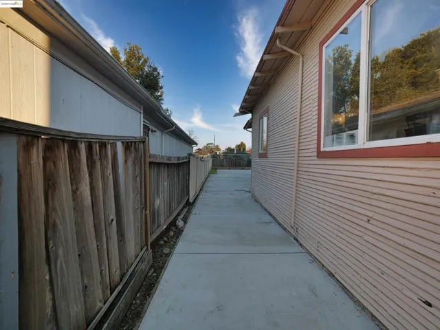 2031 81st Ave, Oakland, California 94621