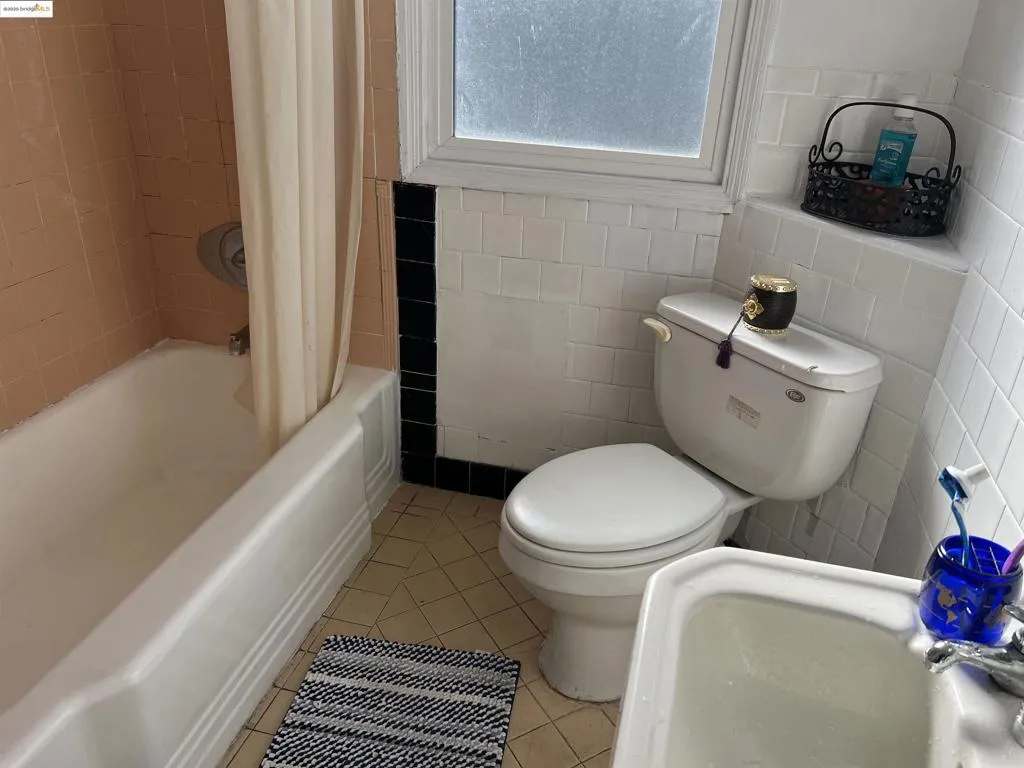 3486 39th Ave, Oakland, California 94619 home-pic-23