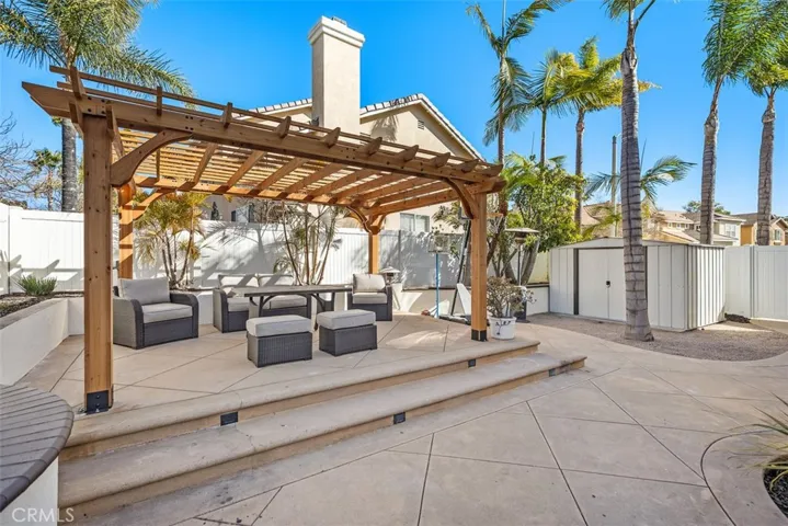 Wonderful Outdoor Living Space with Cedar Pergula