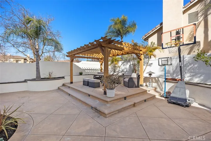 Large side yard