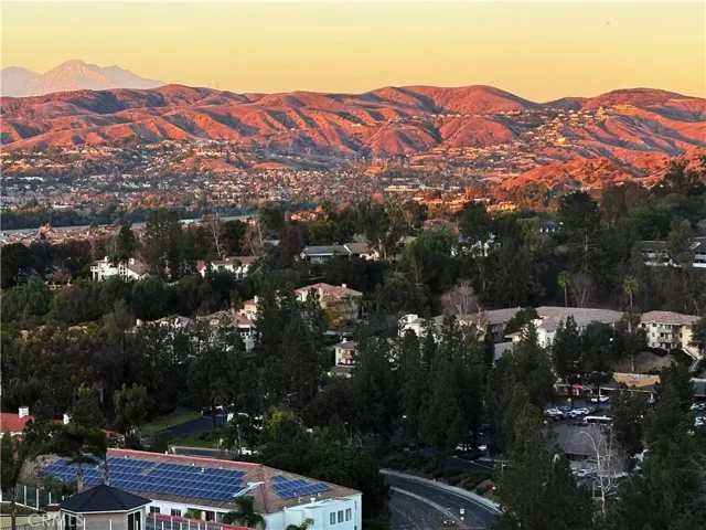 6086 E Silverspur Trail, Anaheim Hills, California 92807