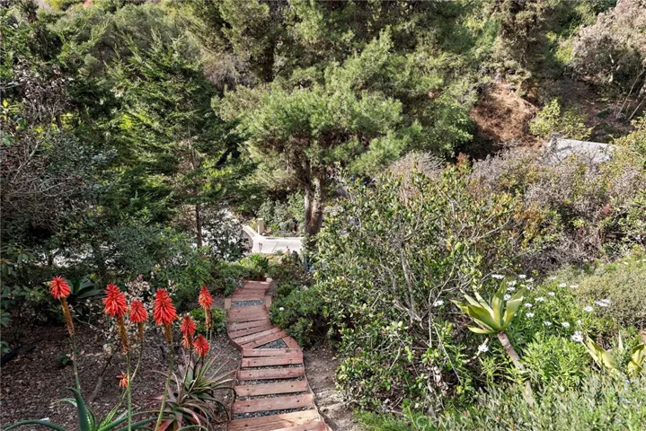 991 Meadowlark Drive, Laguna Beach, California 92651