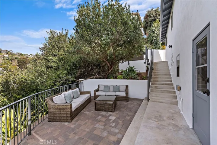 991 Meadowlark Drive, Laguna Beach, California 92651