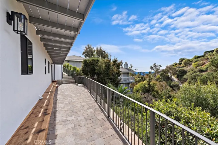991 Meadowlark Drive, Laguna Beach, California 92651