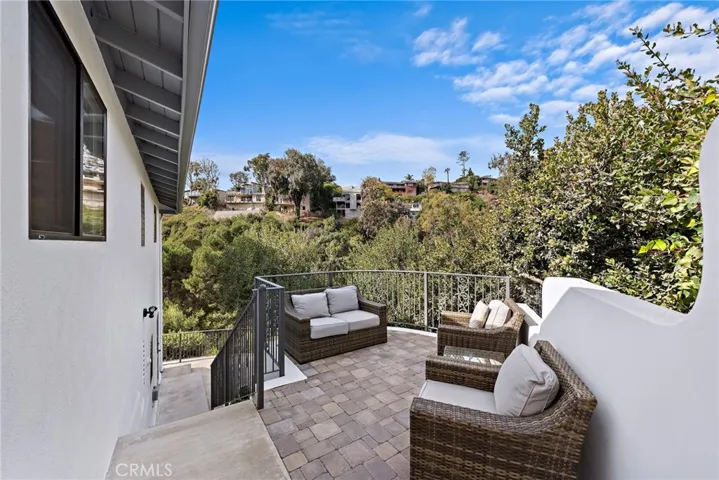 991 Meadowlark Drive, Laguna Beach, California 92651
