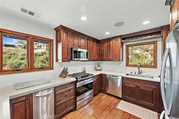 991 Meadowlark Drive, Laguna Beach, California 92651
