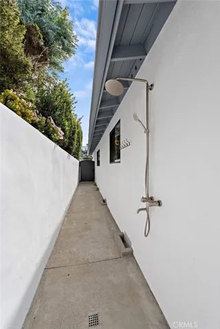 991 Meadowlark Drive, Laguna Beach, California 92651