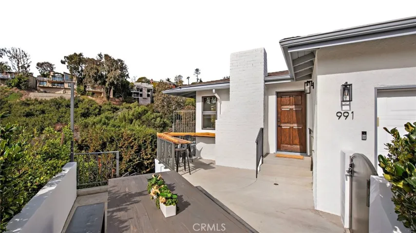 991 Meadowlark Drive, Laguna Beach, California 92651