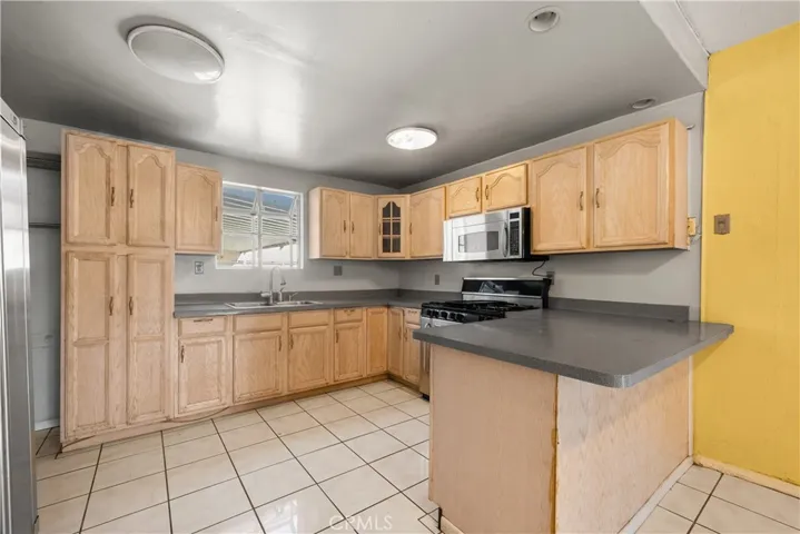 619 Elm Avenue, Inglewood, California 90301