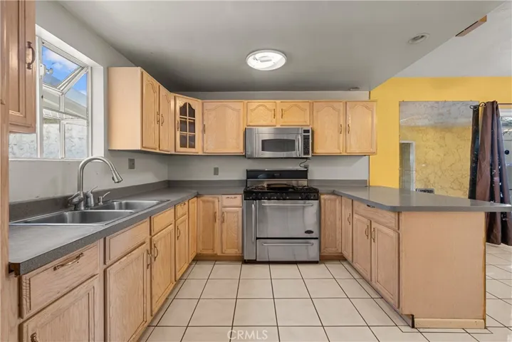 619 Elm Avenue, Inglewood, California 90301