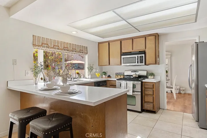 Kitchen with breakfast bar/eating area