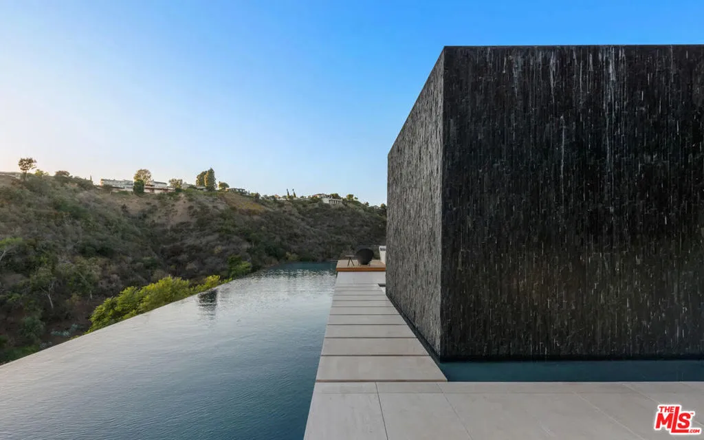 1035 Stradella Road, Los Angeles, California 90077 home-pic-23