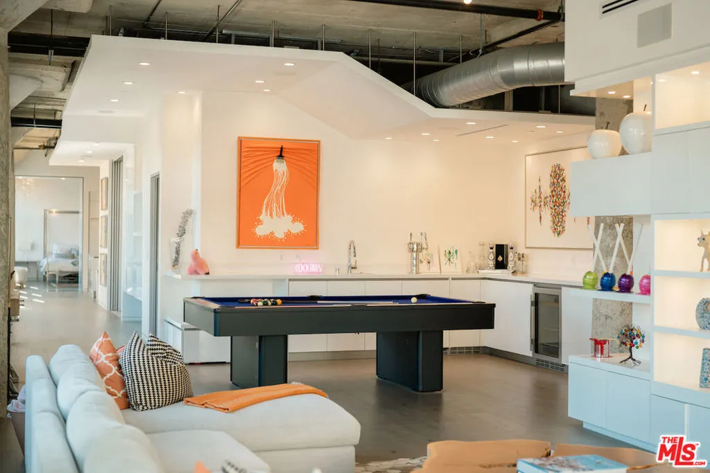 330 W 11th Street  home-pic-20