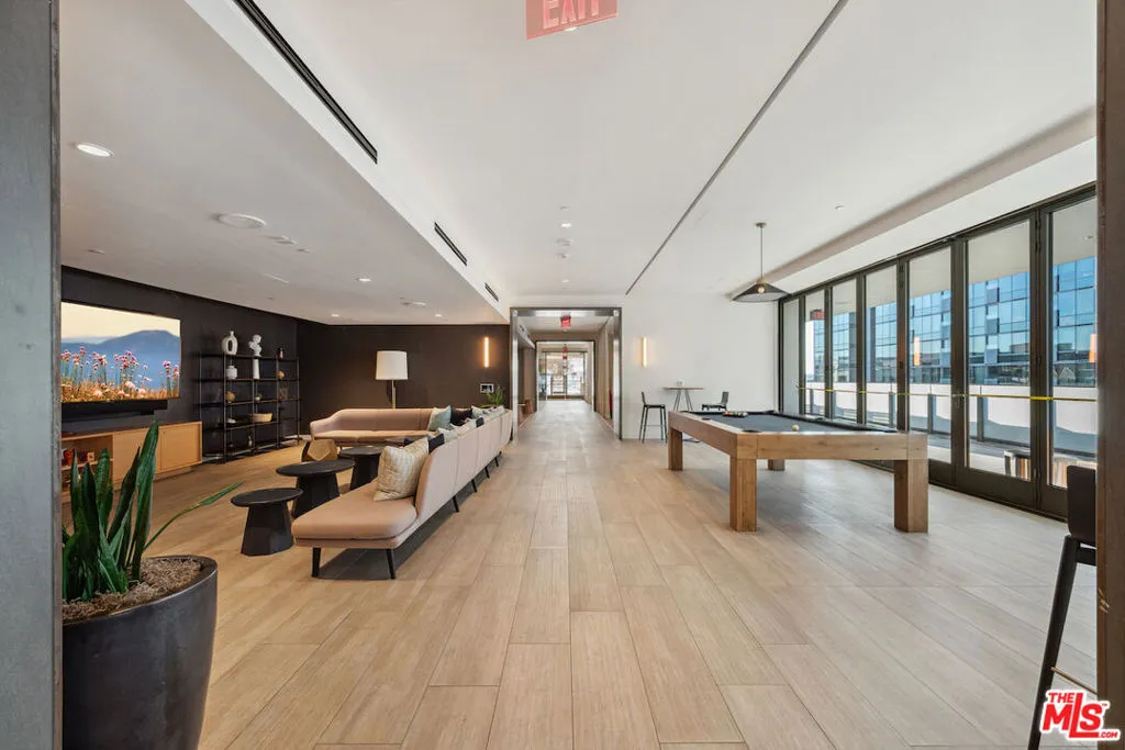 330 W 11th Street  home-pic-39