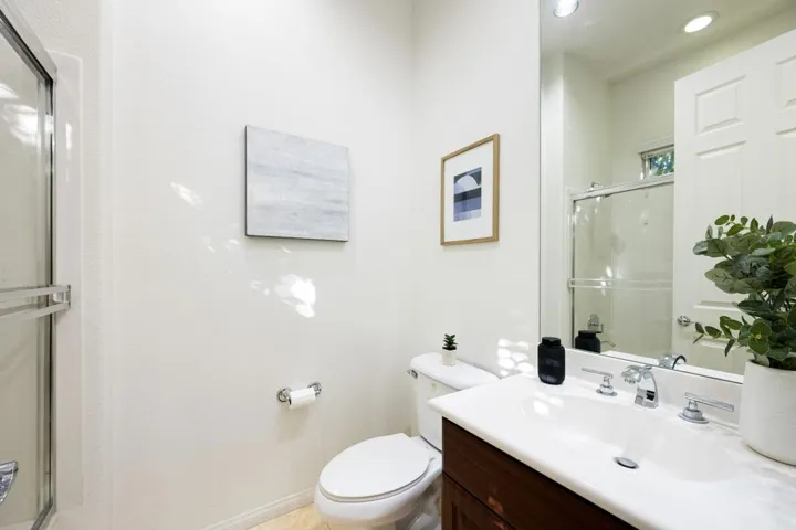 Guest Bathroom 2