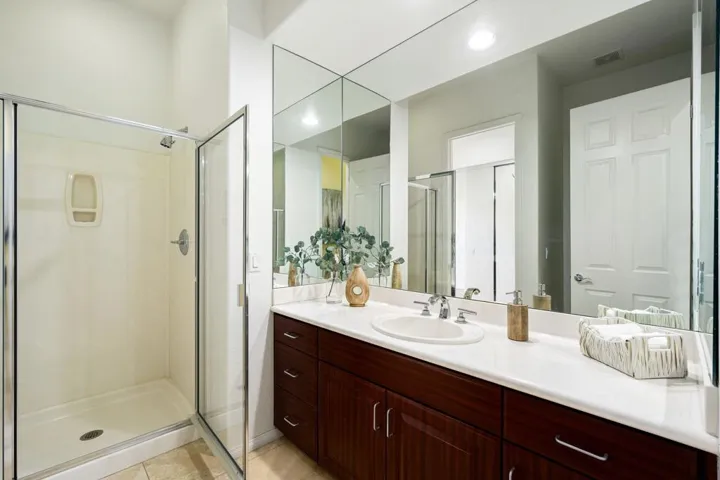 Guest Bathroom 3