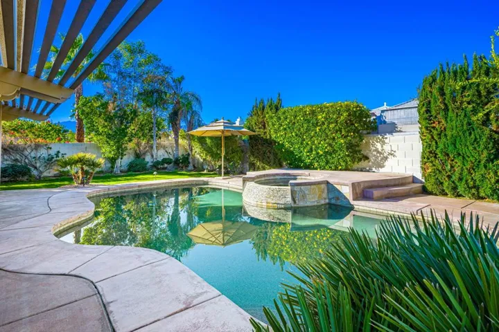 Pebble Sheen finished Pool & Spa