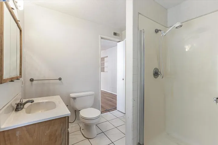 Full Bathroom 2