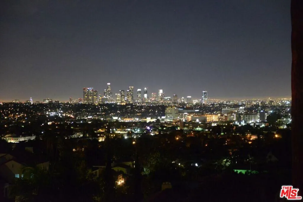 2324 N Catalina Street, Los Angeles, California 90027 home-pic-0