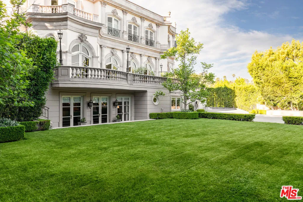 1091 Laurel Way, Beverly Hills, California 90210 home-pic-54