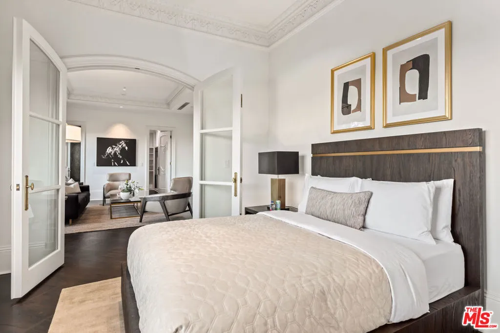 1091 Laurel Way, Beverly Hills, California 90210 home-pic-39