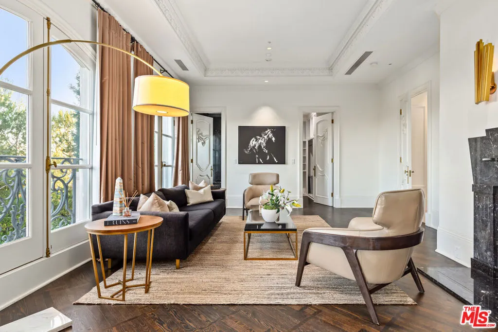 1091 Laurel Way, Beverly Hills, California 90210 home-pic-38