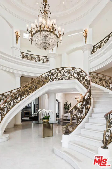 1091 Laurel Way, Beverly Hills, California 90210 home-pic-4