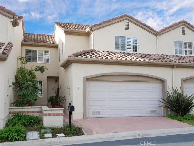 Front Elevation w/2 car garage
