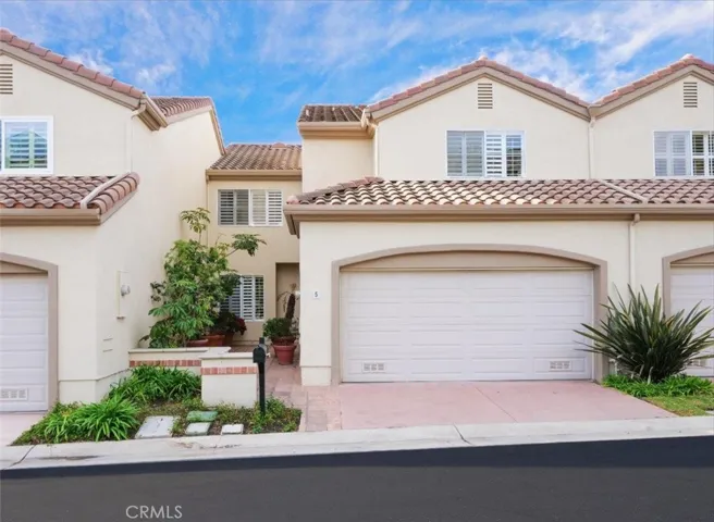 Front Elevation w/2 car garage