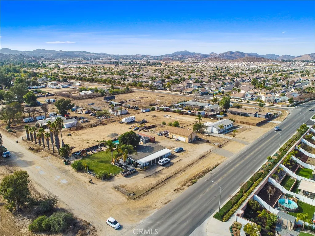 30525 Old Windmill Road, Menifee, California 92584 home-pic-1