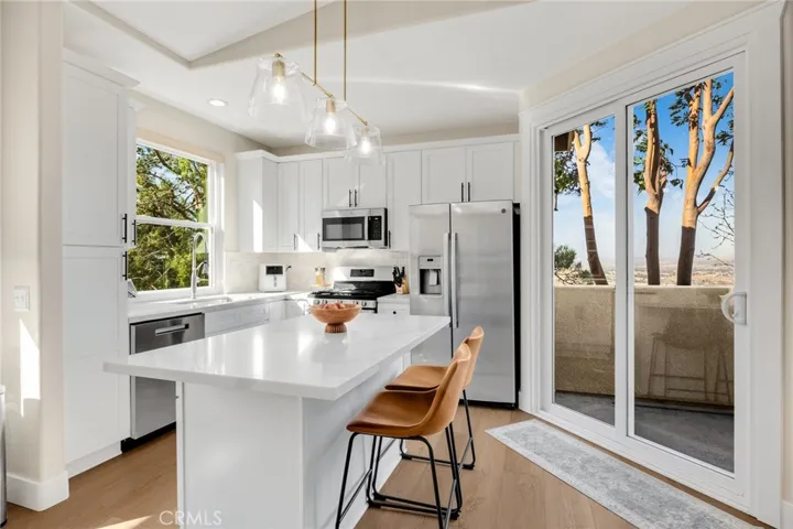 Center island and breakfast bar