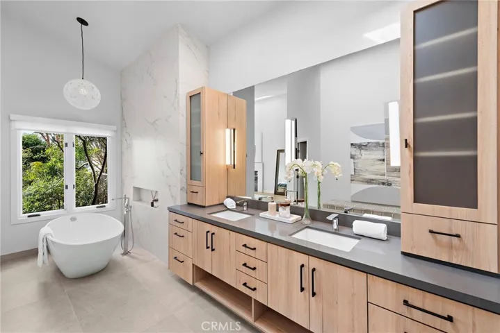 2335 Hillview Drive, Laguna Beach, California 92651