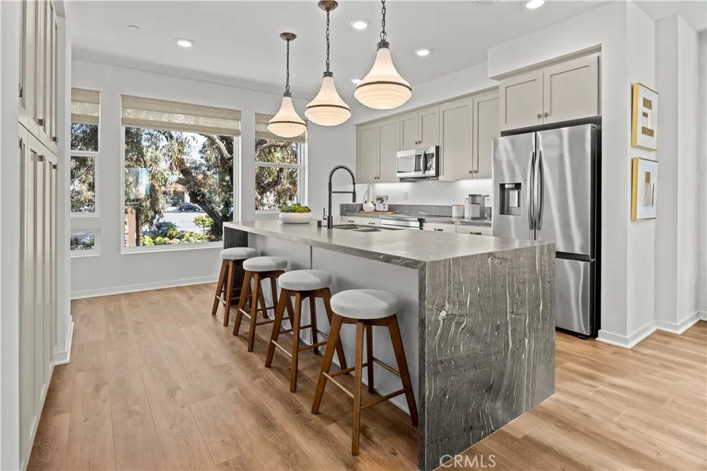1090 Foothill Boulevard, Claremont, California 91711 home-pic-2