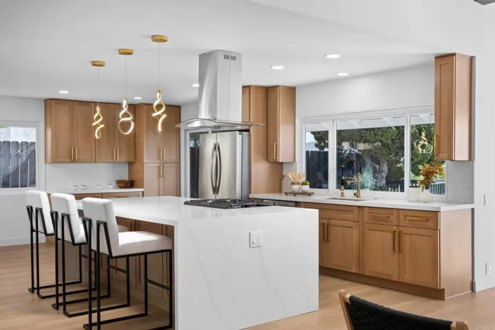 9933 Mozelle Lane, La Mesa, California 91941