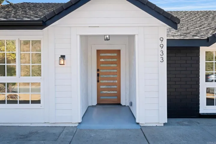 9933 Mozelle Lane, La Mesa, California 91941