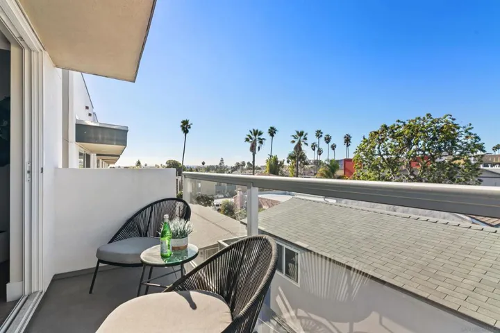 1952 Hornblend St 1, San Diego, California 92109