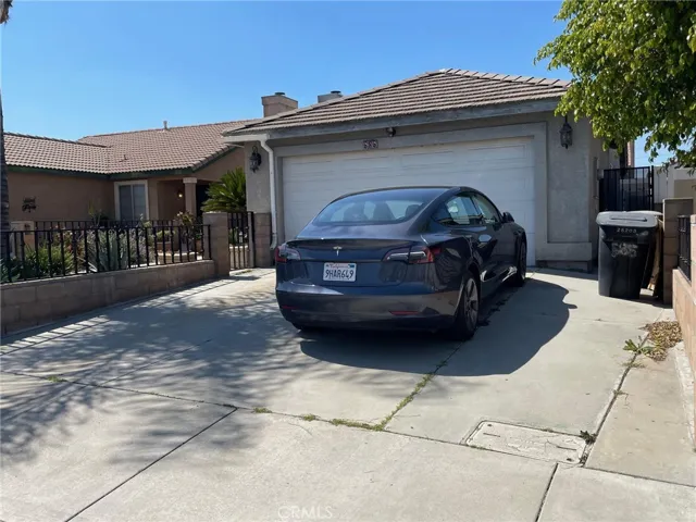 Gate on right side of th egarage is walkway to entry for th eprivate room