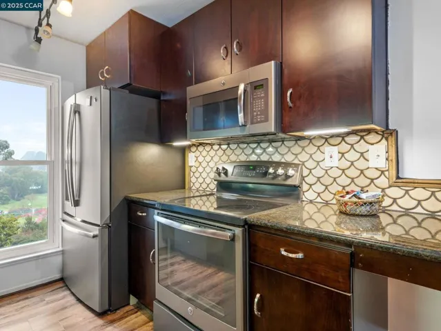 1035 View Dr, Richmond, California 94803