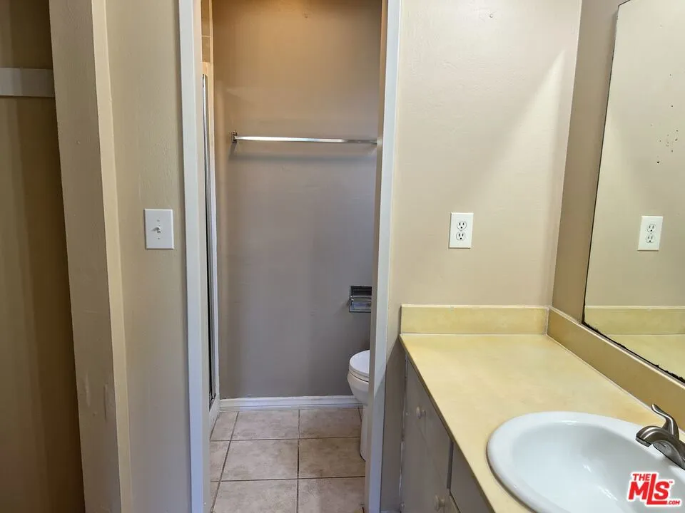 2513 W Fulcrum Place, Anaheim, California 92804 home-pic-17