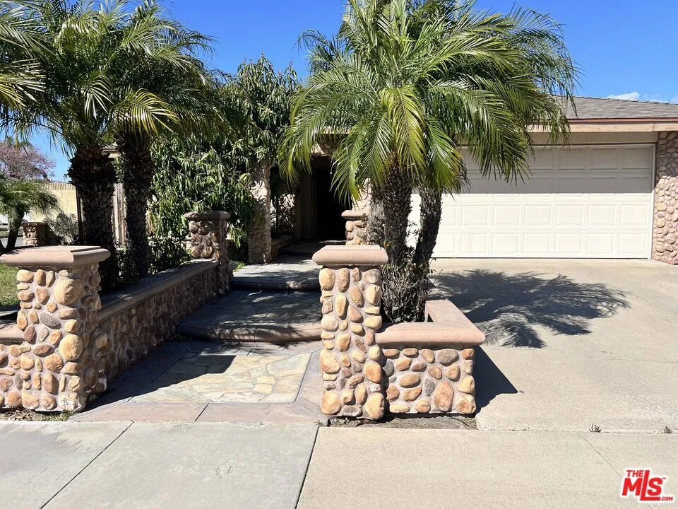2513 W Fulcrum Place, Anaheim, California 92804 home-pic-1