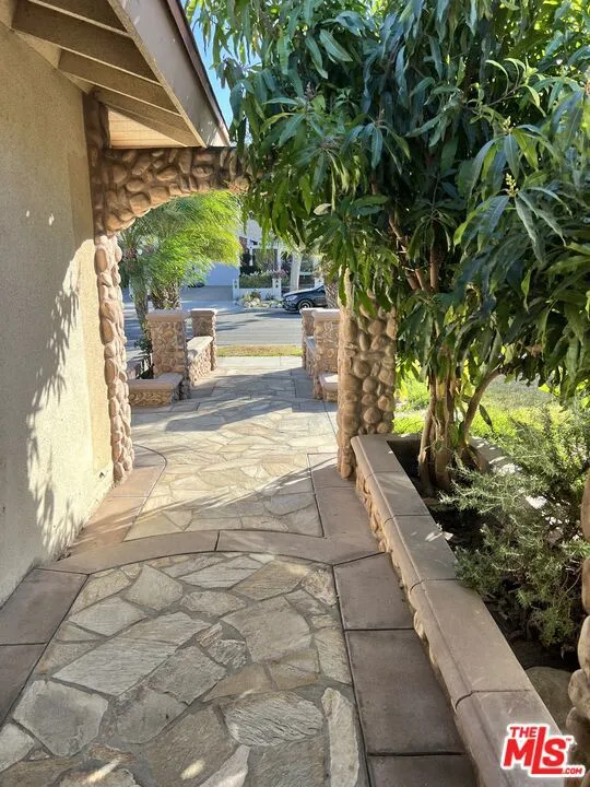 2513 W Fulcrum Place, Anaheim, California 92804 home-pic-4