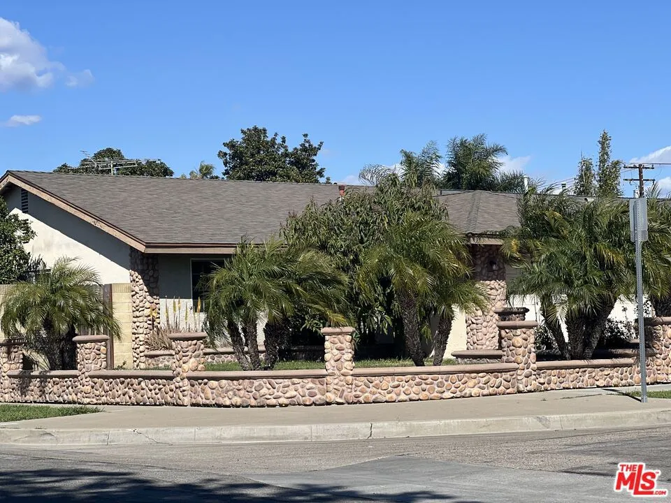 2513 W Fulcrum Place, Anaheim, California 92804 home-pic-3