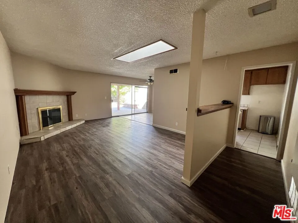 2513 W Fulcrum Place, Anaheim, California 92804 home-pic-8